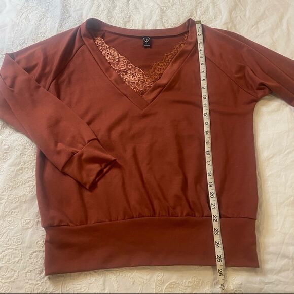 Windsor oversized peekaboo lace sweatshirt sz M - Picture 4 of 6